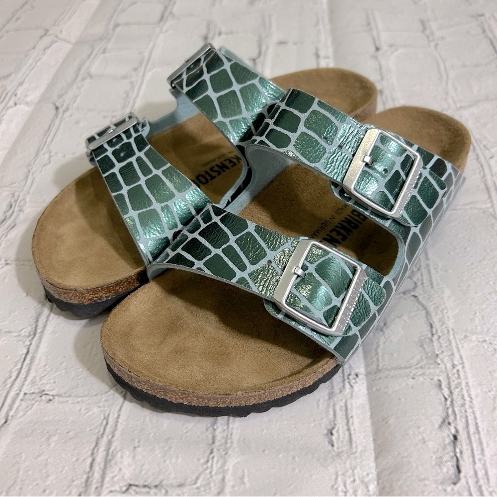 Birkenstock Green Crocodile Pattern Sandals 39 narrow width